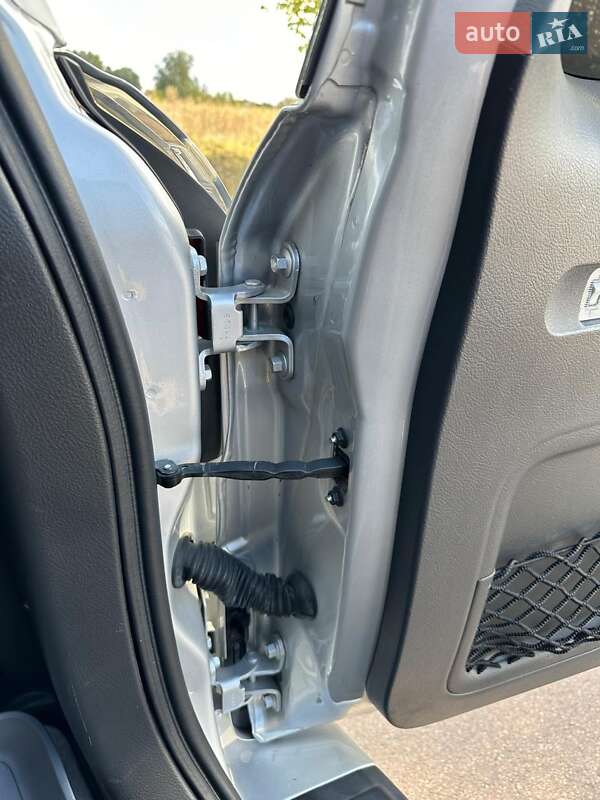 Внедорожник / Кроссовер Toyota RAV4 EV 2014 в Киеве