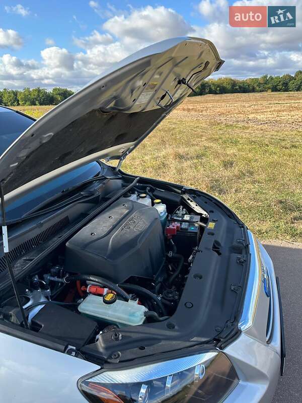 Внедорожник / Кроссовер Toyota RAV4 EV 2014 в Киеве