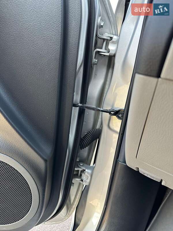 Позашляховик / Кросовер Toyota RAV4 EV 2014 в Києві