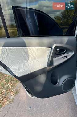 Внедорожник / Кроссовер Toyota RAV4 EV 2014 в 