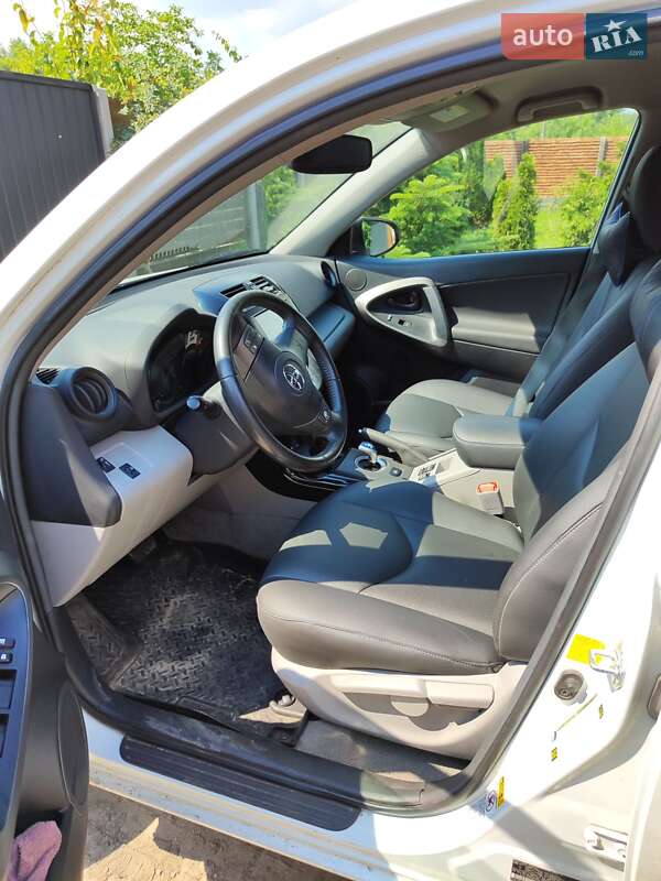 Позашляховик / Кросовер Toyota RAV4 EV 2014 в Києві