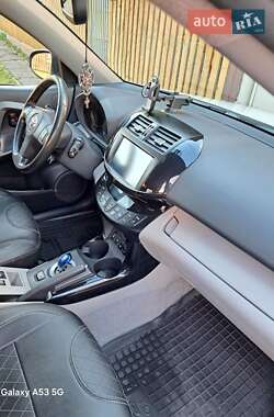 Позашляховик / Кросовер Toyota RAV4 EV 2013 в 