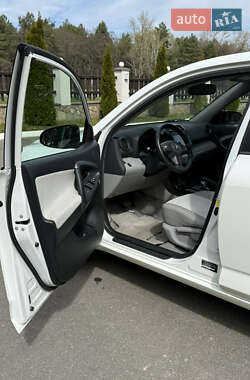 Внедорожник / Кроссовер Toyota RAV4 EV 2013 в 