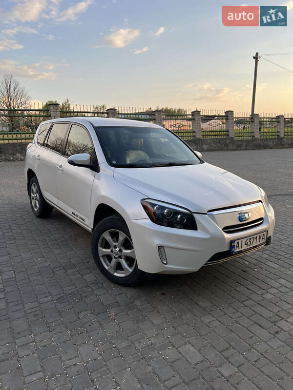 Позашляховик / Кросовер Toyota RAV4 EV 2014 в 