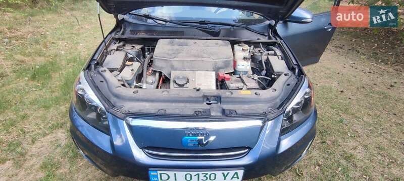 Внедорожник / Кроссовер Toyota RAV4 EV 2014 в Ковеле