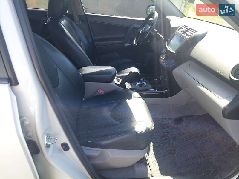 Внедорожник / Кроссовер Toyota RAV4 EV 2014 в Киеве фото 6 Внедорожник / Кроссовер Toyota RAV4 EV 2014 в Киеве