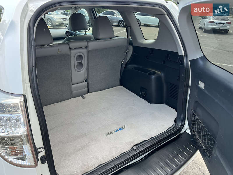 Внедорожник / Кроссовер Toyota RAV4 EV 2013 в Одессе фото 9 Внедорожник / Кроссовер Toyota RAV4 EV 2013 в Одессе