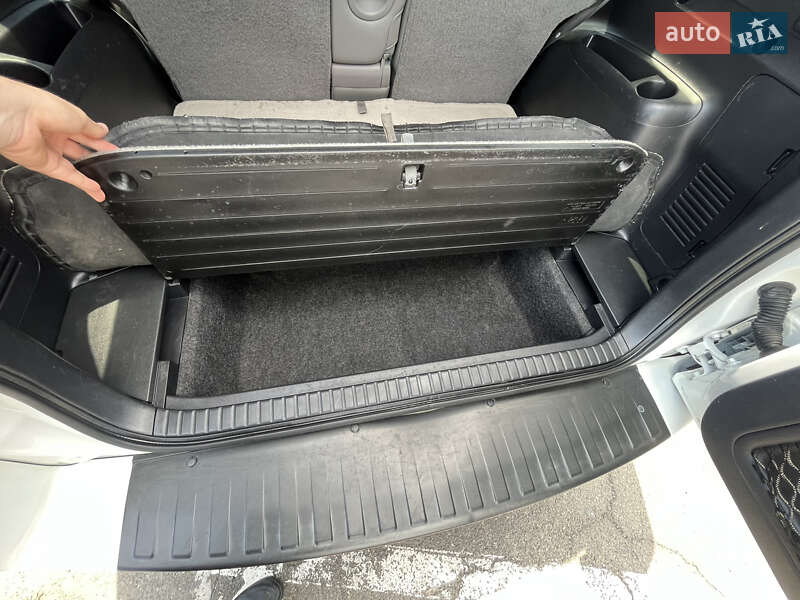Внедорожник / Кроссовер Toyota RAV4 EV 2013 в Одессе фото 19 Внедорожник / Кроссовер Toyota RAV4 EV 2013 в Одессе