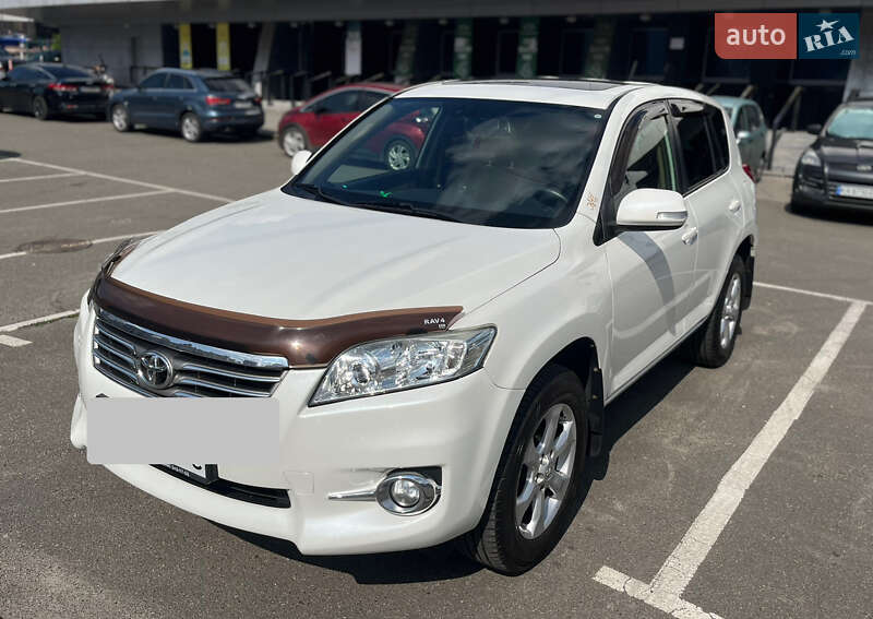 Toyota RAV4 EV 2012
