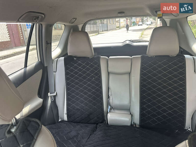 Позашляховик / Кросовер Toyota RAV4 EV 2012 в Чернівцях