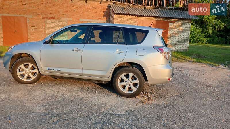 Позашляховик / Кросовер Toyota RAV4 EV 2012 в Києві
