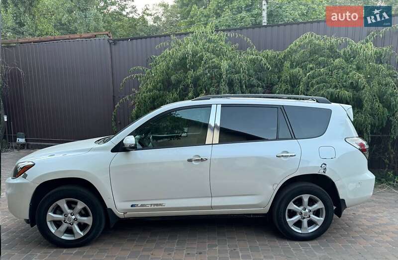 Toyota RAV4 EV 2012