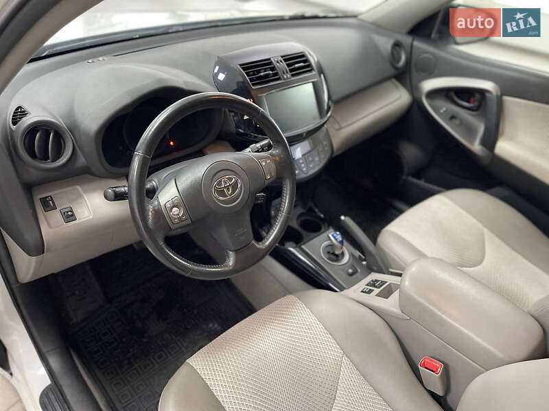 Внедорожник / Кроссовер Toyota RAV4 EV 2013 в Киеве