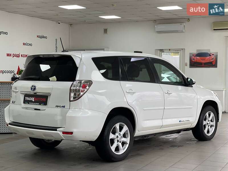 Внедорожник / Кроссовер Toyota RAV4 EV 2013 в Киеве