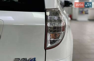 Внедорожник / Кроссовер Toyota RAV4 EV 2013 в 