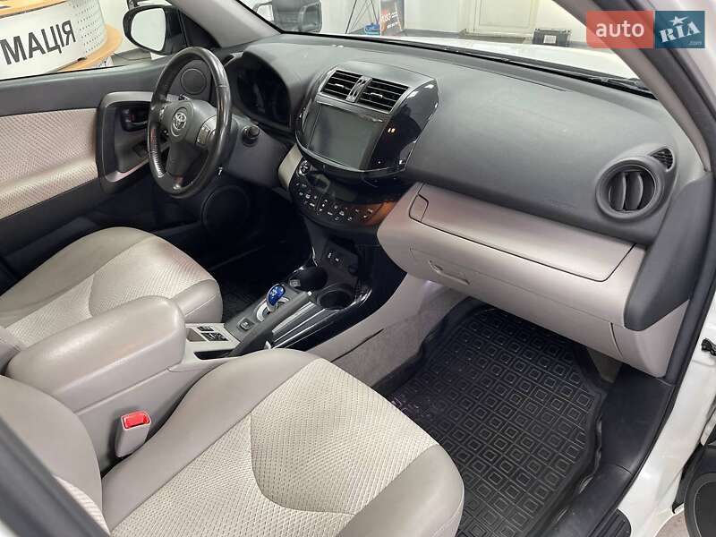 Внедорожник / Кроссовер Toyota RAV4 EV 2013 в Киеве