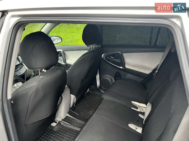 Внедорожник / Кроссовер Toyota RAV4 EV 2014 в Киеве