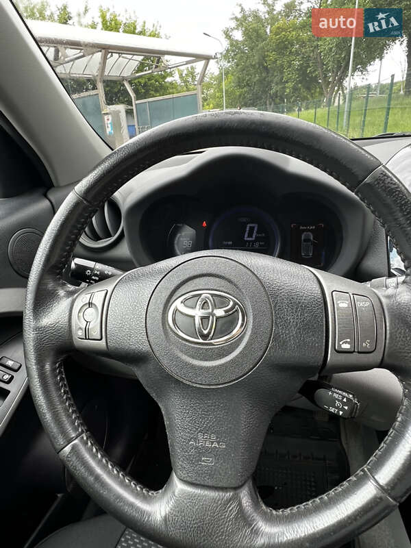 Внедорожник / Кроссовер Toyota RAV4 EV 2014 в Киеве