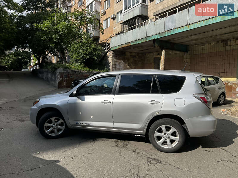 Внедорожник / Кроссовер Toyota RAV4 EV 2014 в Киеве