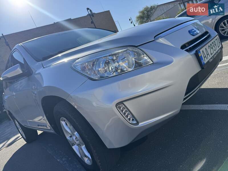 Внедорожник / Кроссовер Toyota RAV4 EV 2013 в Киеве