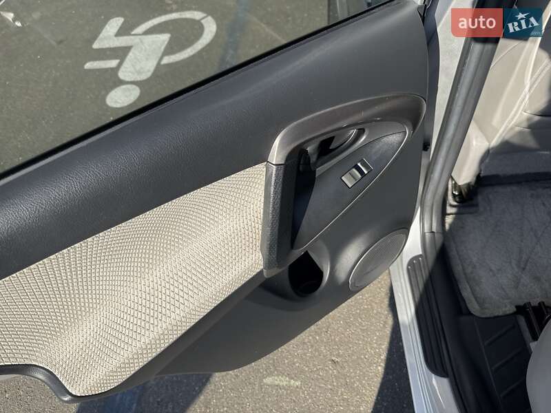 Внедорожник / Кроссовер Toyota RAV4 EV 2013 в Киеве