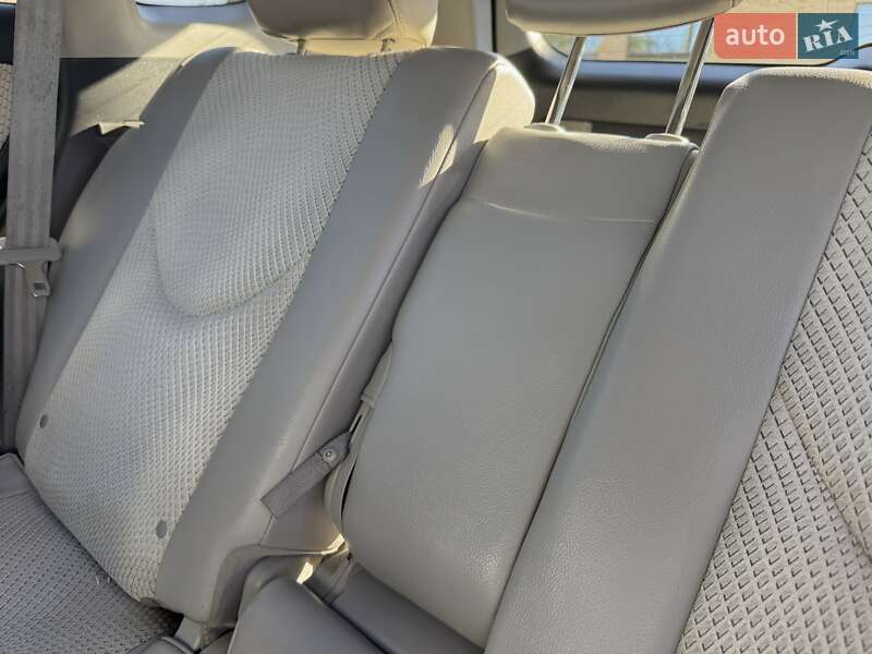 Внедорожник / Кроссовер Toyota RAV4 EV 2013 в Киеве
