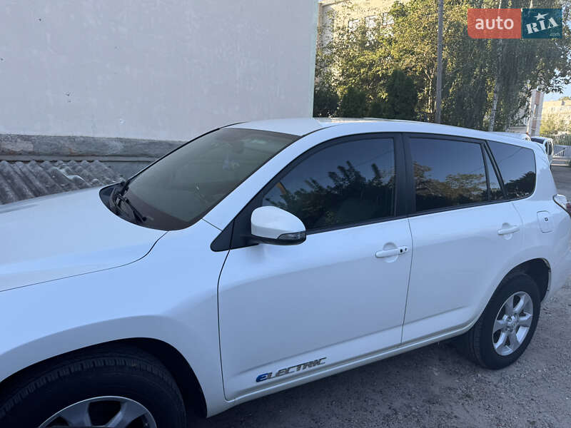 Позашляховик / Кросовер Toyota RAV4 EV 2013 в Житомирі