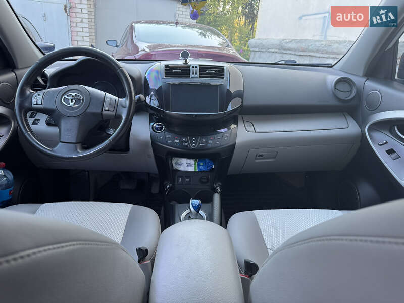 Позашляховик / Кросовер Toyota RAV4 EV 2013 в Житомирі
