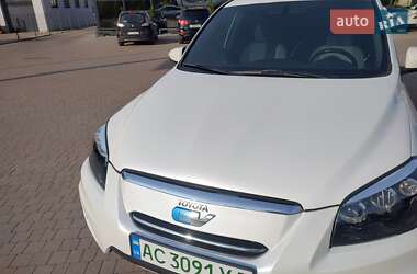Внедорожник / Кроссовер Toyota RAV4 EV 2012 в 