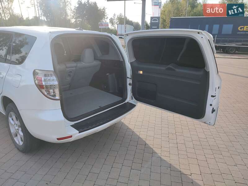 Позашляховик / Кросовер Toyota RAV4 EV 2012 в Ковелі
