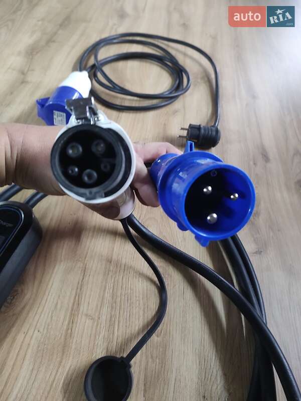 Позашляховик / Кросовер Toyota RAV4 EV 2012 в Ковелі