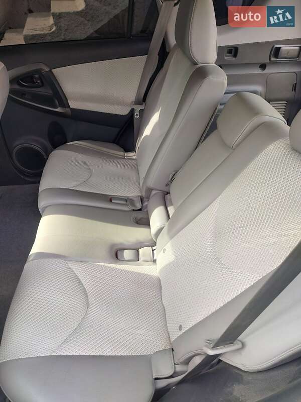 Позашляховик / Кросовер Toyota RAV4 EV 2012 в Ковелі