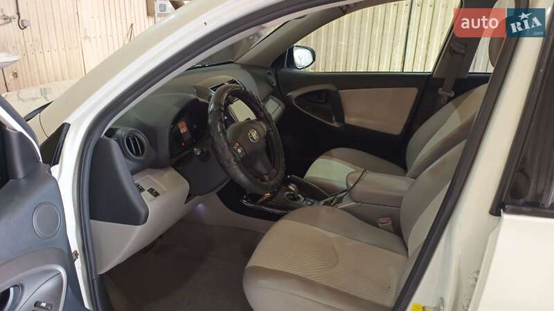 Внедорожник / Кроссовер Toyota RAV4 EV 2012 в Ахтырке