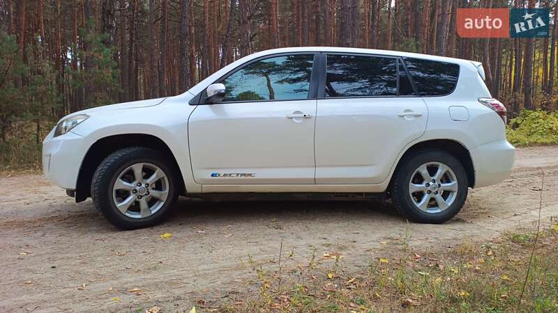 Внедорожник / Кроссовер Toyota RAV4 EV 2012 в Ахтырке