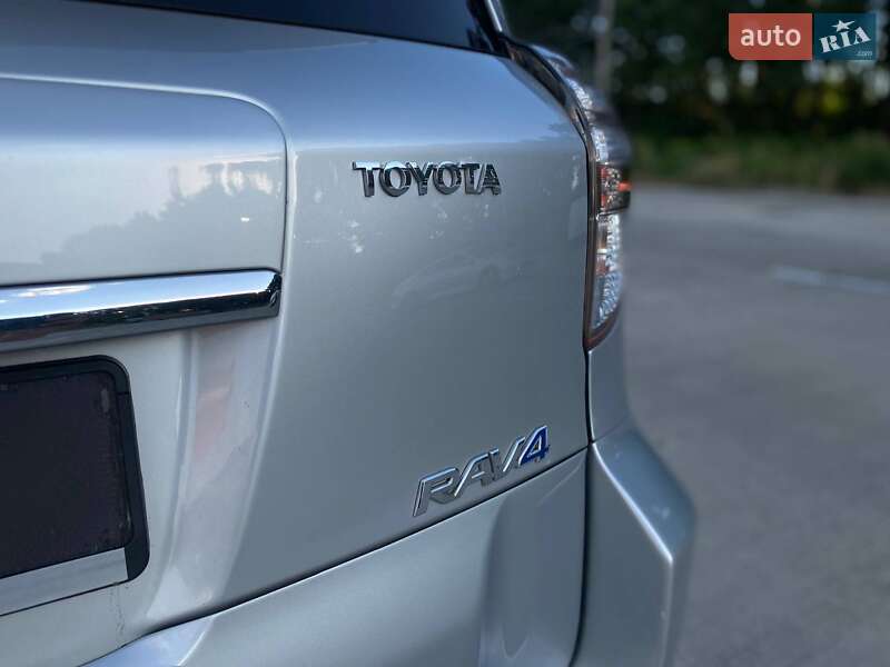 Внедорожник / Кроссовер Toyota RAV4 EV 2012 в Киеве
