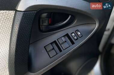 Внедорожник / Кроссовер Toyota RAV4 EV 2012 в 