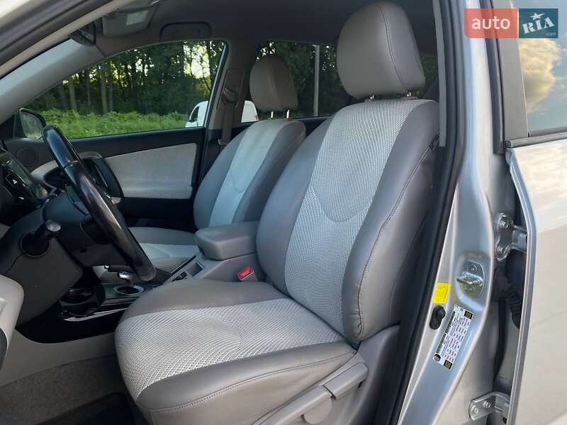 Внедорожник / Кроссовер Toyota RAV4 EV 2012 в Киеве