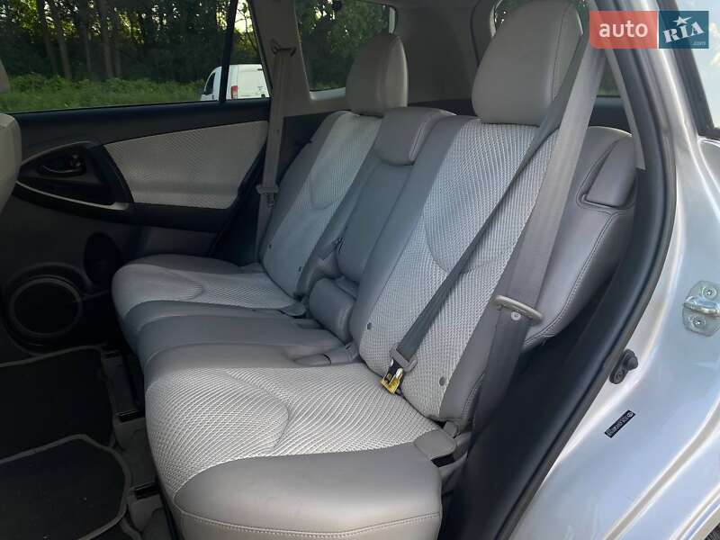 Внедорожник / Кроссовер Toyota RAV4 EV 2012 в Киеве