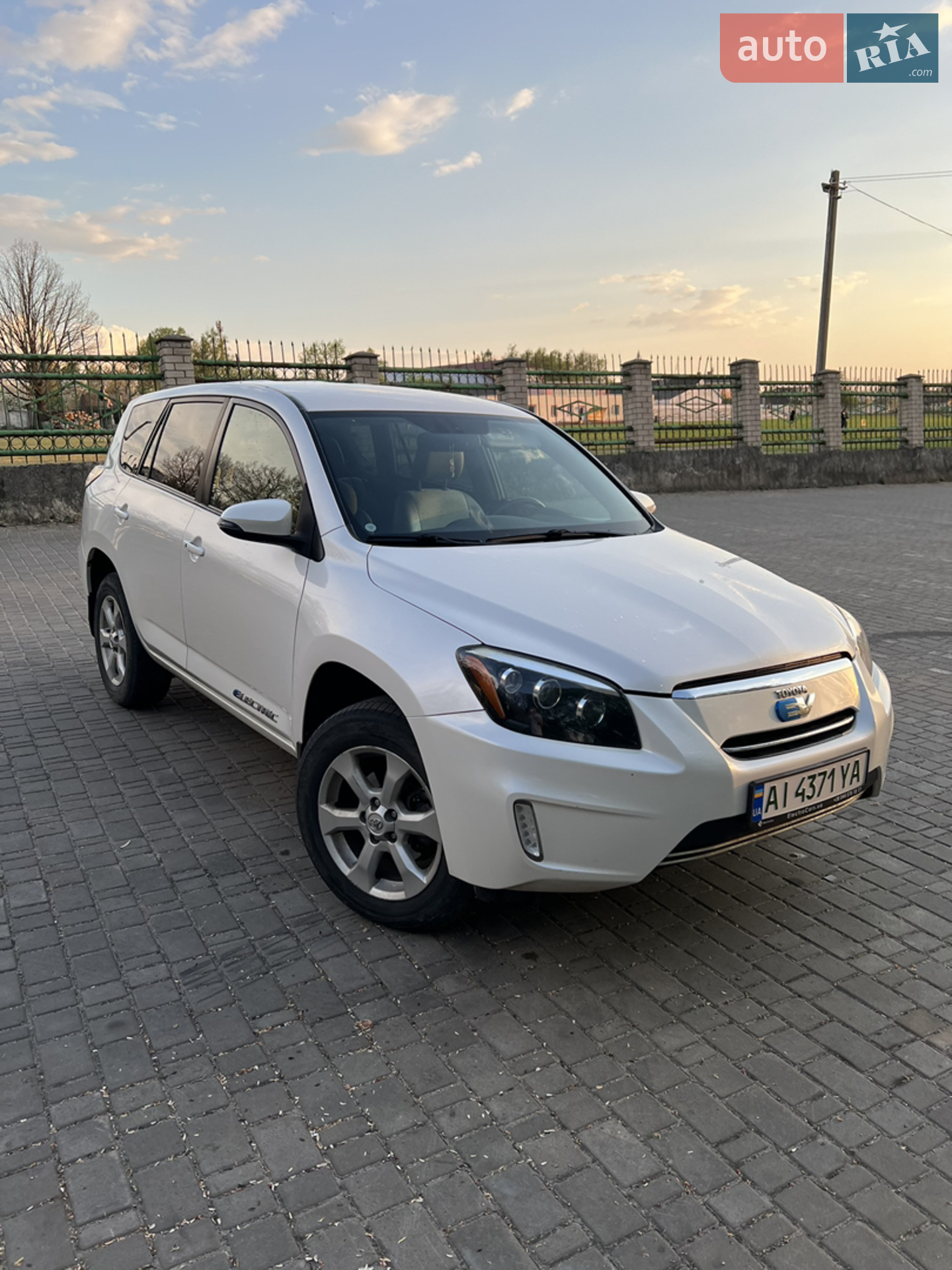 2014 Toyota RAV 4 - фото 1