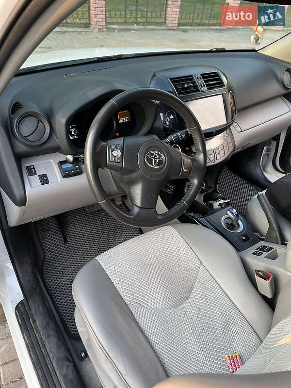 Позашляховик / Кросовер Toyota RAV4 EV 2014 в Володимирці фото 6 Позашляховик / Кросовер Toyota RAV4 EV 2014 в Володимирці