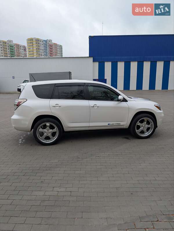 Внедорожник / Кроссовер Toyota RAV4 EV 2014 в Одессе фото 3 Внедорожник / Кроссовер Toyota RAV4 EV 2014 в Одессе