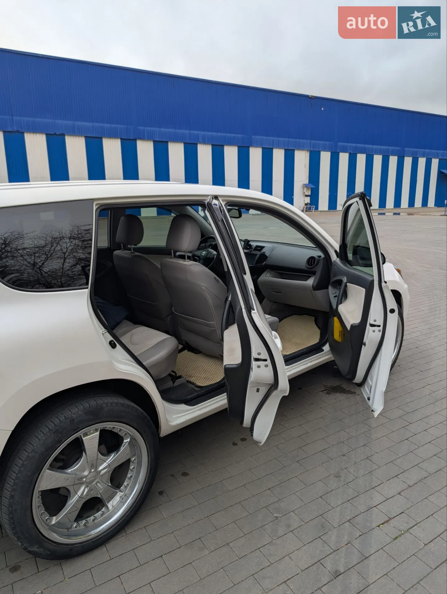 2014 Toyota RAV 4 - мініатюра 5
