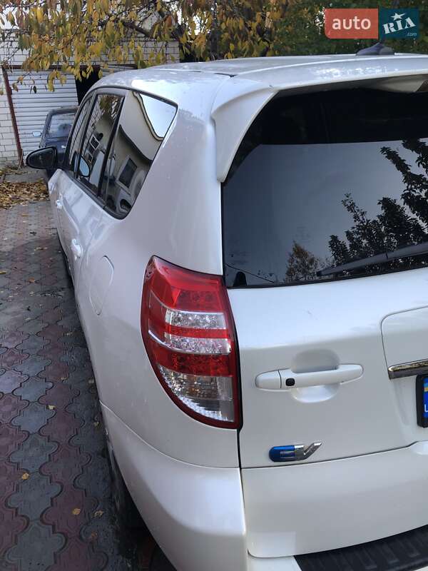 Позашляховик / Кросовер Toyota RAV4 EV 2013 в Крижополі фото 3 Позашляховик / Кросовер Toyota RAV4 EV 2013 в Крижополі