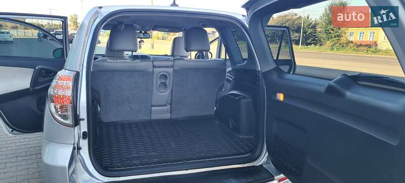 Позашляховик / Кросовер Toyota RAV4 EV 2014 в Нововолинську фото 5 Позашляховик / Кросовер Toyota RAV4 EV 2014 в Нововолинську