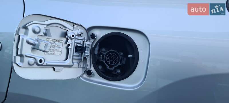 Позашляховик / Кросовер Toyota RAV4 EV 2014 в Нововолинську фото 10 Позашляховик / Кросовер Toyota RAV4 EV 2014 в Нововолинську