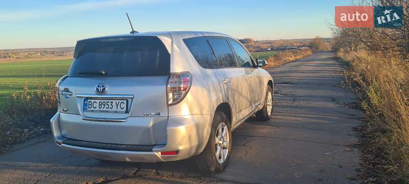 Позашляховик / Кросовер Toyota RAV4 EV 2014 в Нововолинську фото 23 Позашляховик / Кросовер Toyota RAV4 EV 2014 в Нововолинську