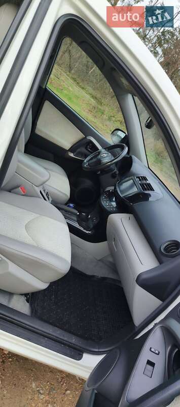 Внедорожник / Кроссовер Toyota RAV4 EV 2013 в Житомире