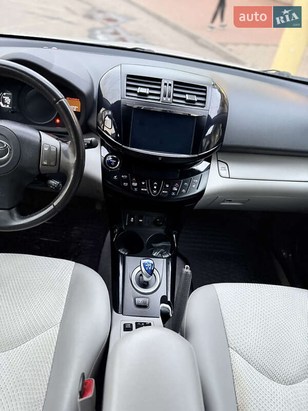 Внедорожник / Кроссовер Toyota RAV4 EV 2013 в Могилев-Подольске