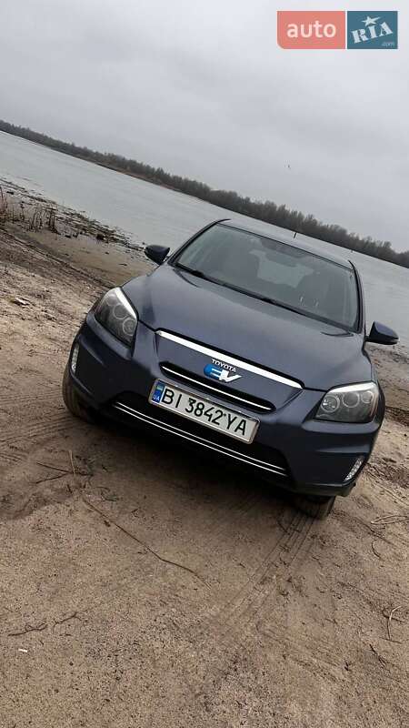 Внедорожник / Кроссовер Toyota RAV4 EV 2013 в Кременчуге фото 10 Внедорожник / Кроссовер Toyota RAV4 EV 2013 в Кременчуге