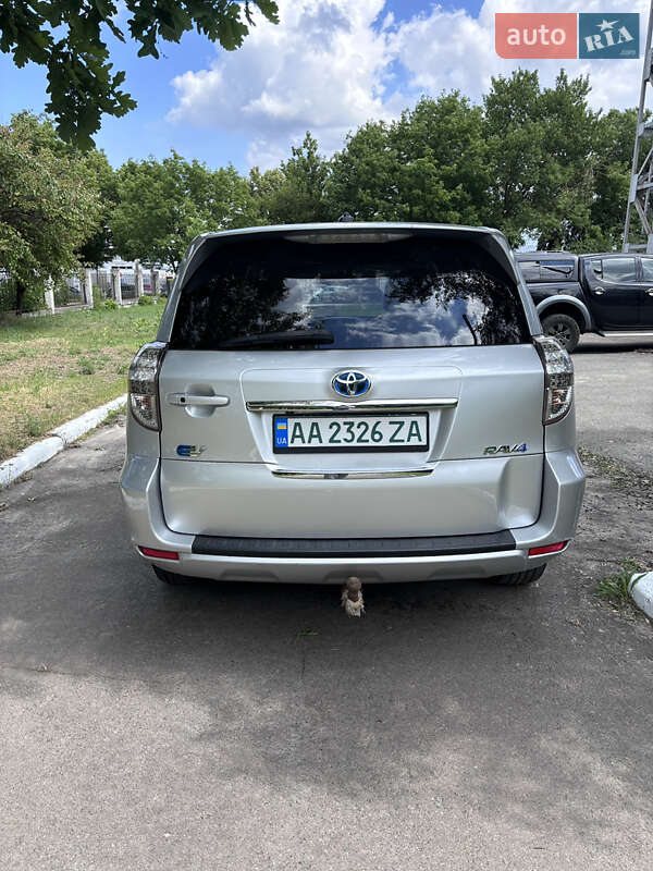 Внедорожник / Кроссовер Toyota RAV4 EV 2014 в Киеве